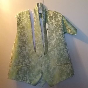 nwot MENS clover tapestry vest set